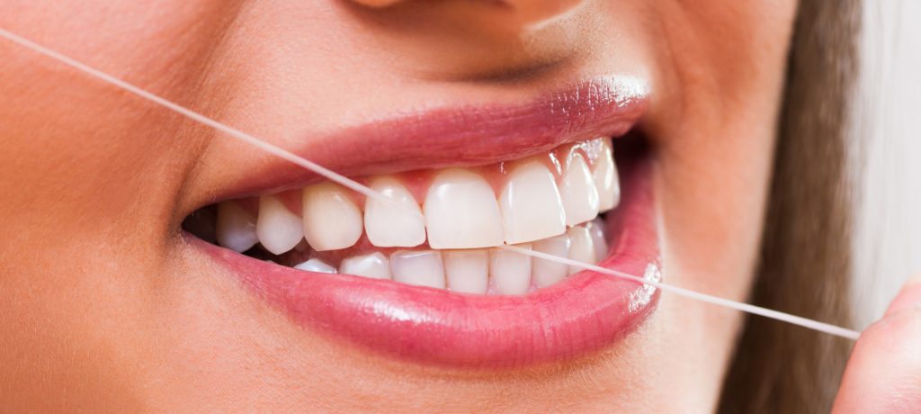 5 Reasons to Floss Your Teeth Right Now